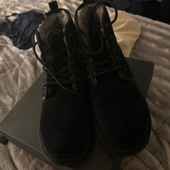 BRAND NEW SIZE 12 M UGGS - Picture 7 of 8